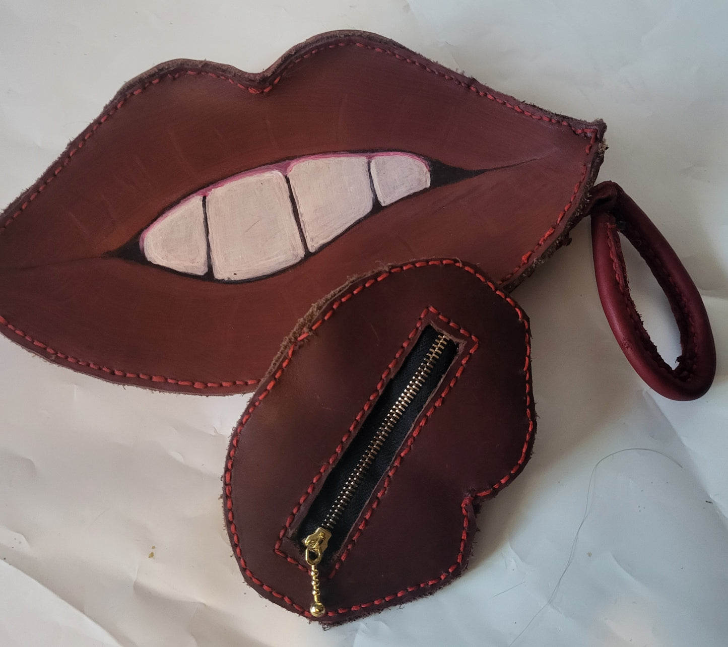Luxurious Kiss Kiss Leather Bag Set - Hat and  Skull Art 