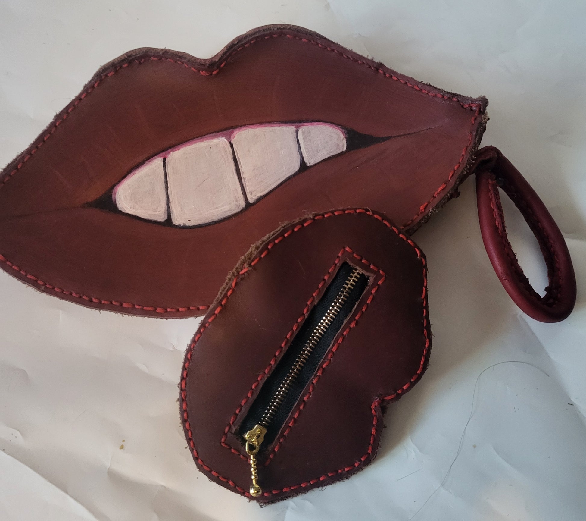 Luxurious Kiss Kiss Leather Bag Set - Hat and  Skull Art 