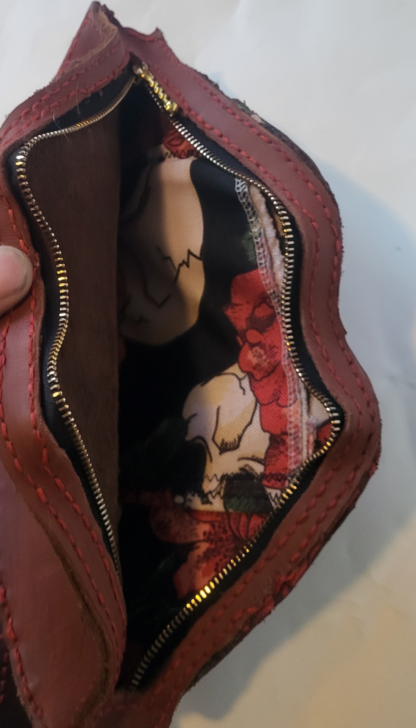 Luxurious Kiss Kiss Leather Bag Set - Hat and  Skull Art 