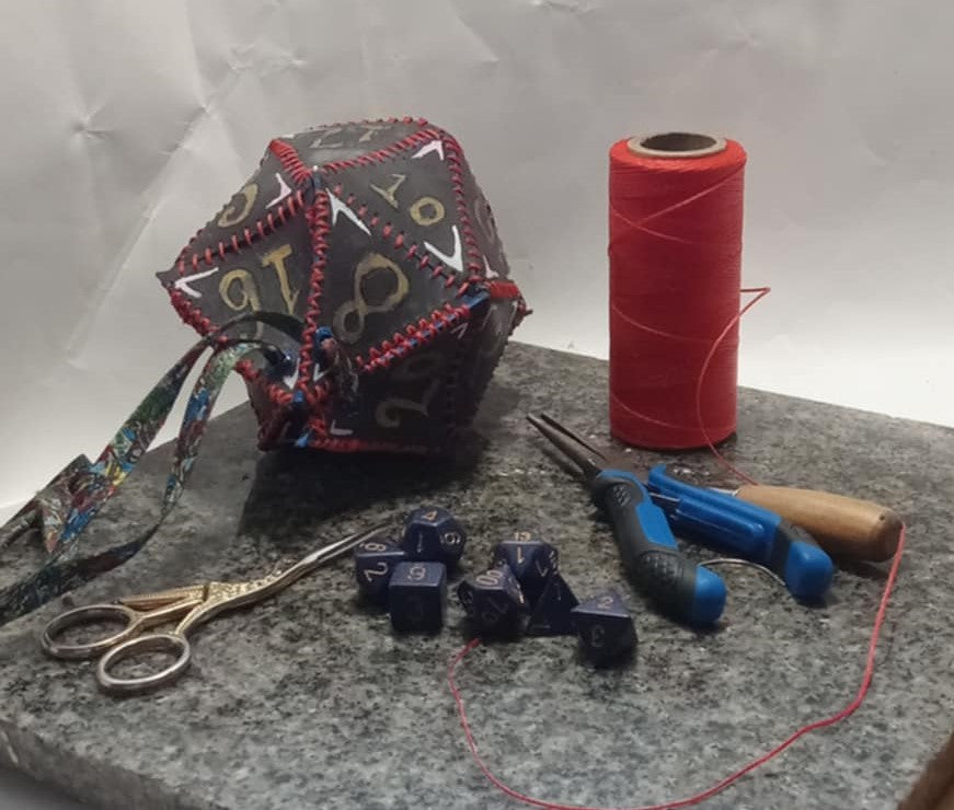 20 sided dice bag - Hat and  Skull Art 