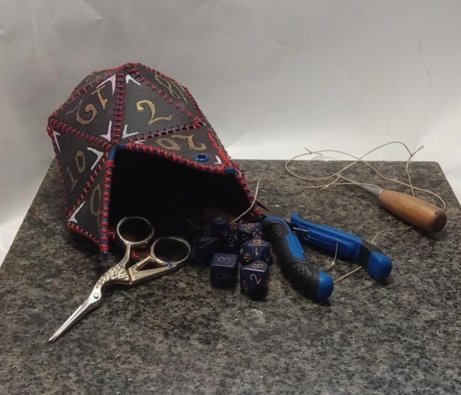 20 sided dice bag - Hat and  Skull Art 